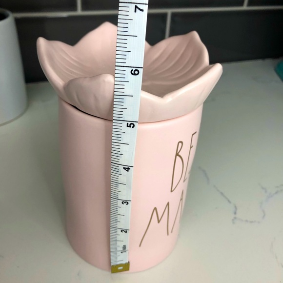 Rae Dunn BEST MAMA Candle w/ Flower Topper - Picture 5 of 7